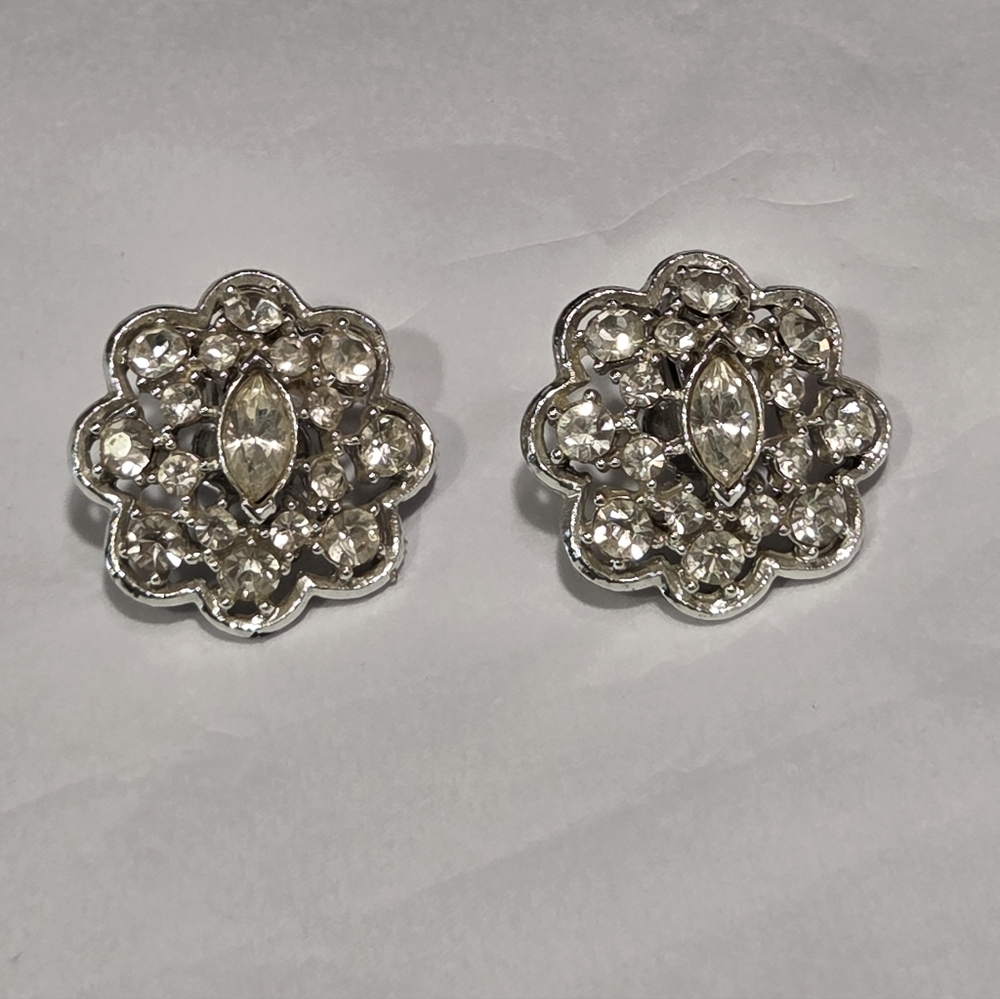 Vintage Rhinestone Silvertone Cluster Clip On Earrings